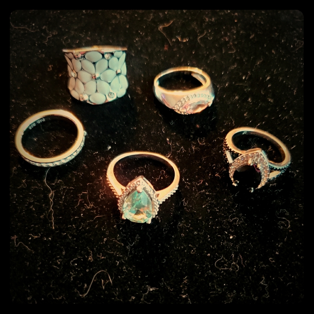 Lot of 5 rings